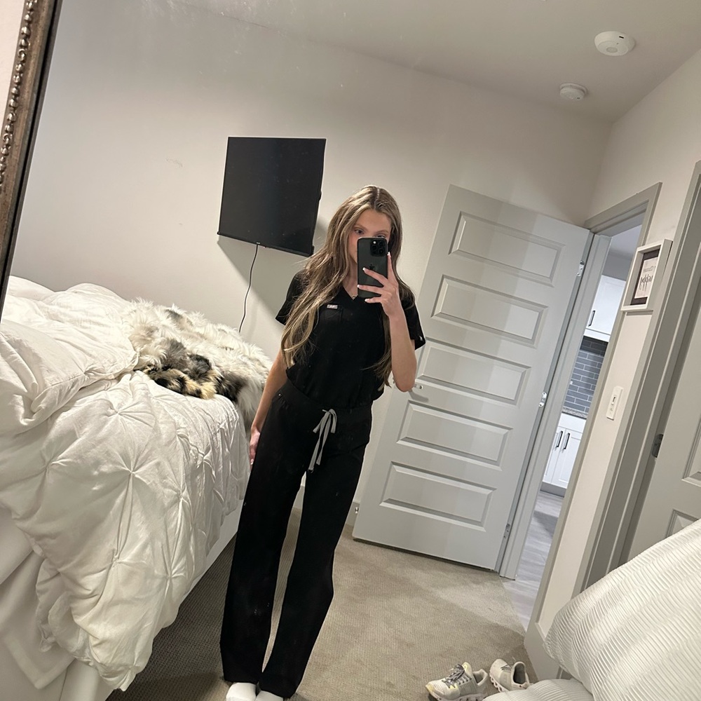 XS Black Figs Scrubs